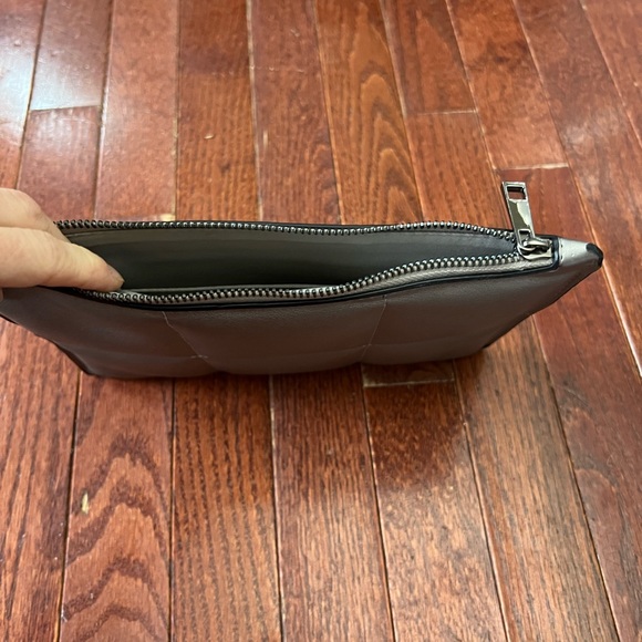 ❌ DONATED A new day champagne clutch / wristlet - Picture 3 of 9